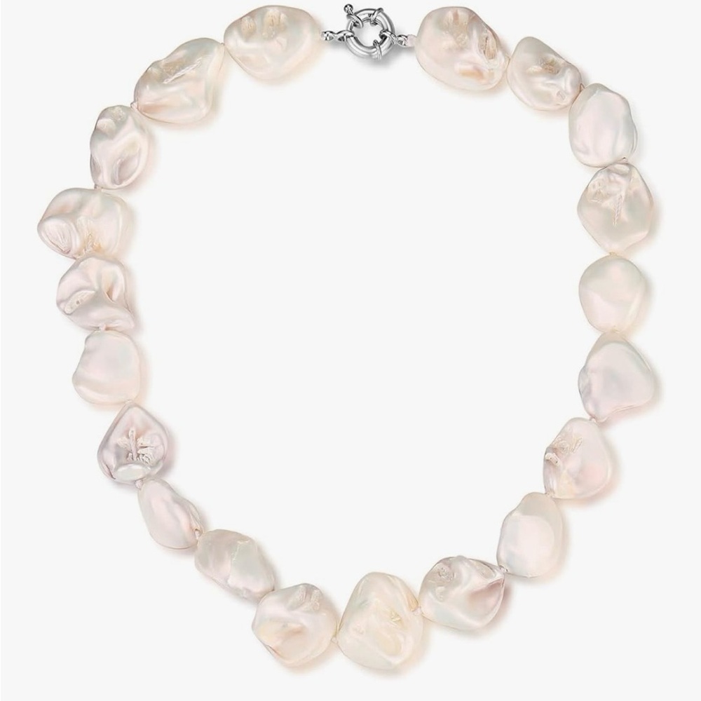 Lustrous White Necklace J122